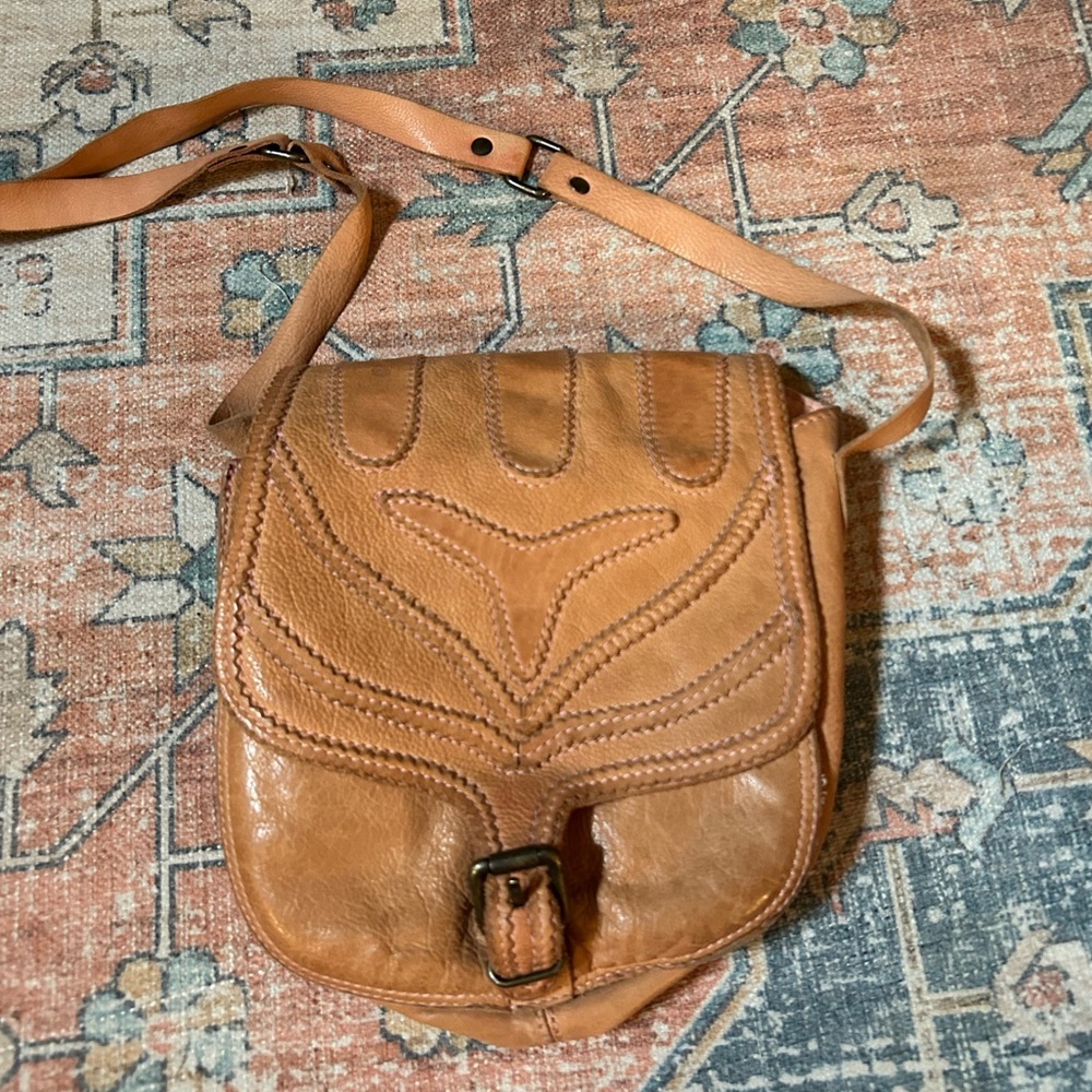 NEVER MIND Leather Saddle Bag Crossbody Tan